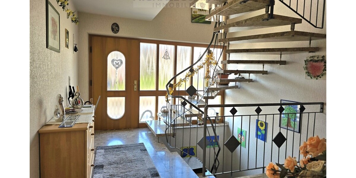Attraktives Einfamilienhaus mit möglicher Einliegerwohnung - Reihenendhaus Tholey | Angebot:27370300