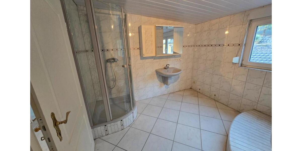 Etagenwohnung Saarbrücken Brebach-Fechingen - 5 Zimmer, 155 m&sup2;, 235.000&euro; | Angebot:24382014