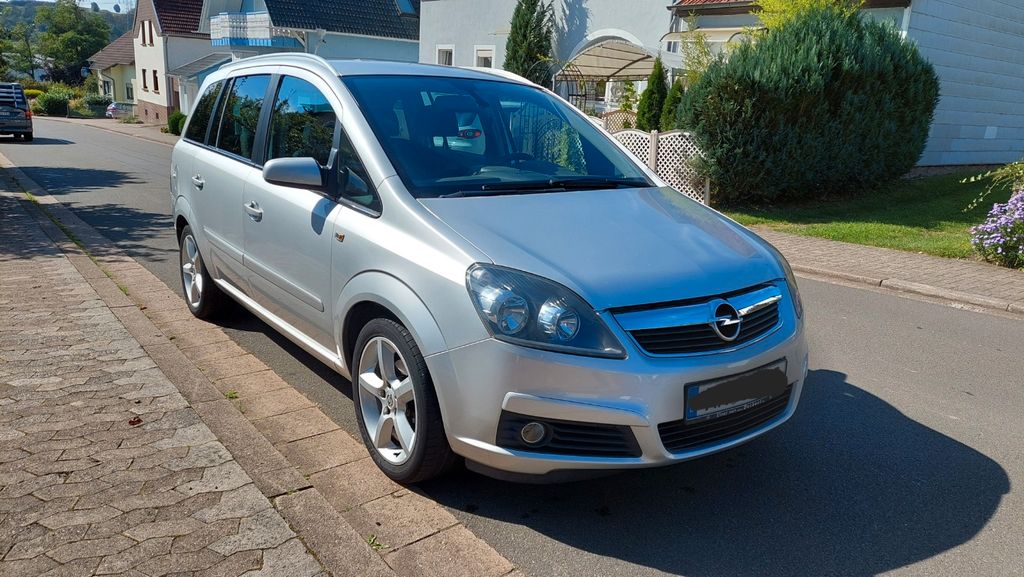 Opel Zafira 222.000 km 2.699 &euro; Illingen 66557