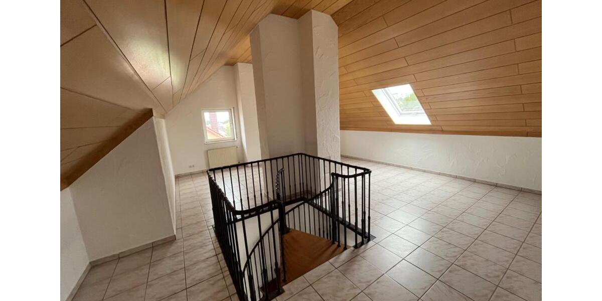 Dachgeschoßwohnung Völklingen - 4 Zimmer, 98 m&sup2;, 640&euro; | Angebot:25869334