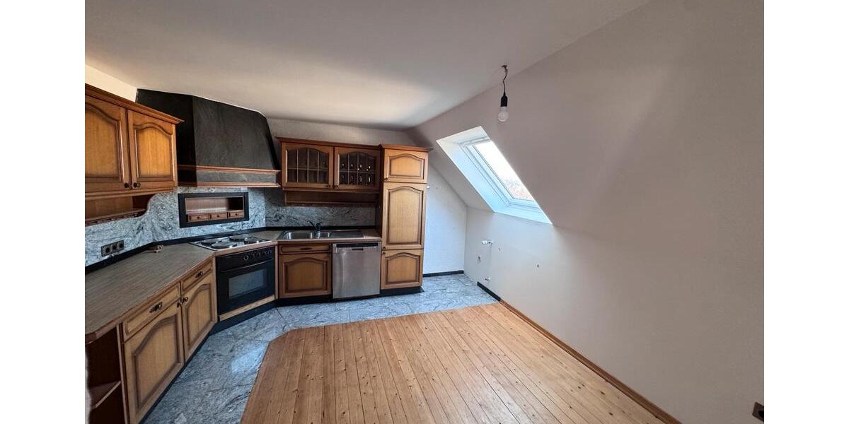 Dachgeschoßwohnung Eppelborn - 4 Zimmer, 120 m&sup2;, 800&euro; | Angebot:25841213