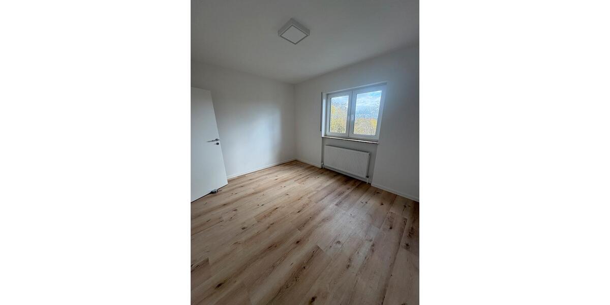Dachgeschoßwohnung Saarlouis - 3 Zimmer, 80 m&sup2;, 770&euro; | Angebot:25945411