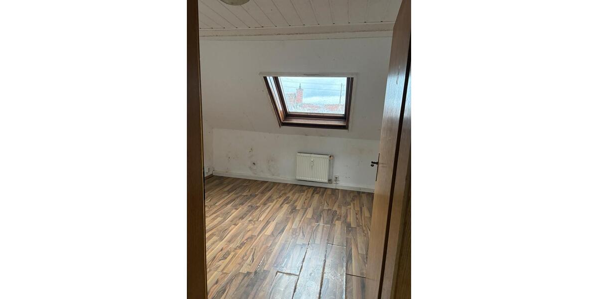 Dachgeschoßwohnung Friedrichsthal - 4 Zimmer, 90 m&sup2;, 750&euro; | Angebot:24651021