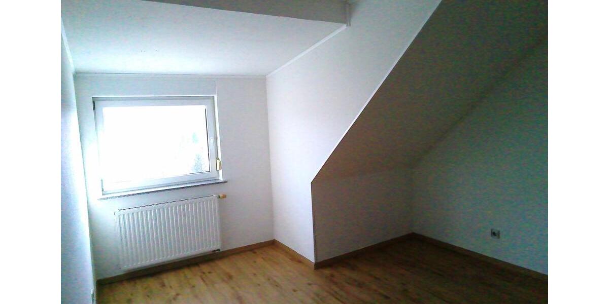 Dachgeschoßwohnung Quierschied - 4 Zimmer, 100 m&sup2;, 620&euro; | Angebot:25639253