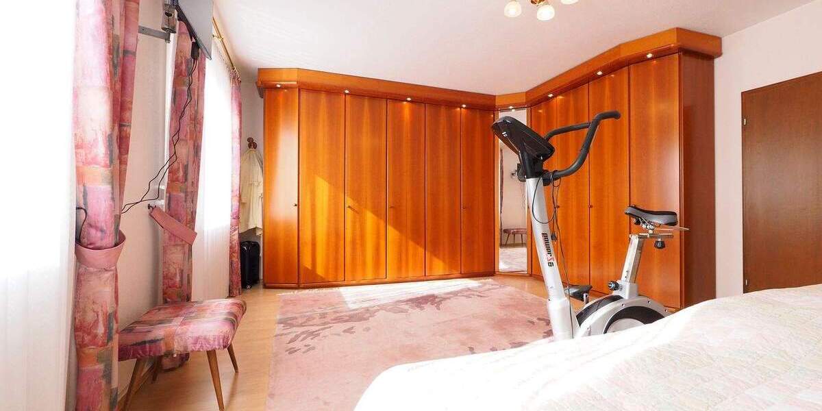 Reihenmittelhaus Saarbrücken Brebach-Fechingen - 6 Zimmer, 158 m&sup2;, 329.000&euro; | Angebot:25898346