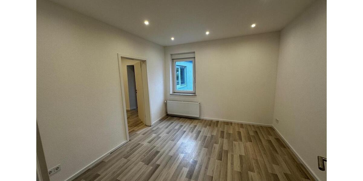 Reihenhaus Völklingen - 6 Zimmer, 160 m&sup2;, 1.300&euro; | Angebot:25439583