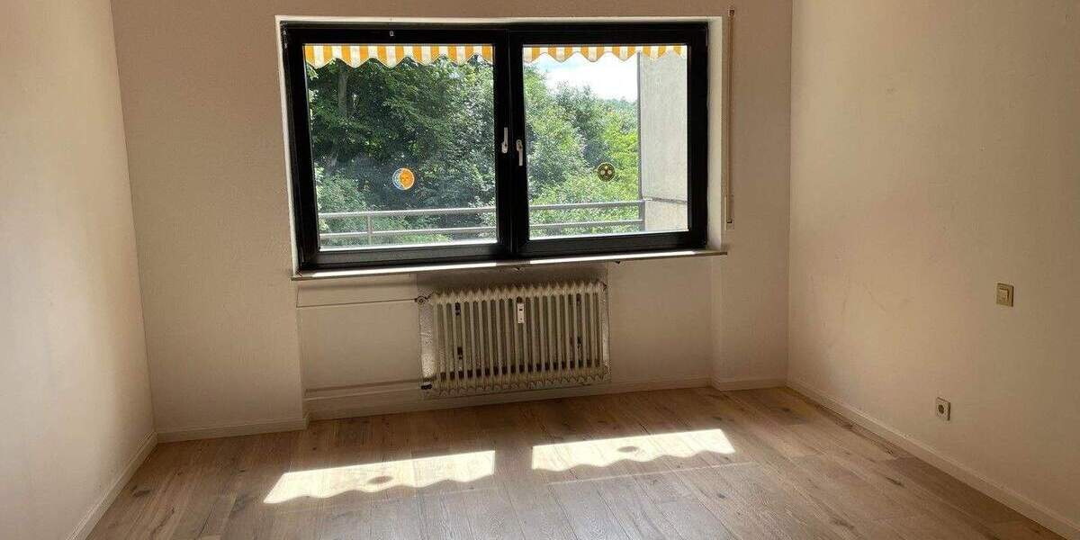 Etagenwohnung Saarbrücken Schafbrücke - 4 Zimmer, 95 m&sup2;, 263.000&euro; | Angebot:25905876