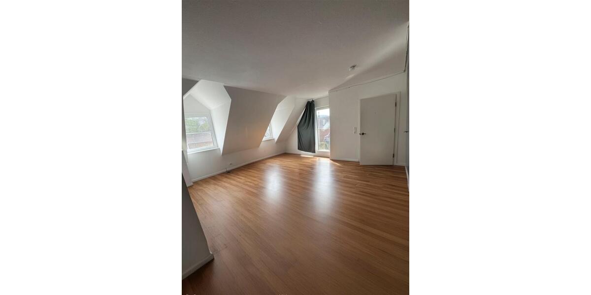 Dachgeschoßwohnung Sankt Ingbert - 3 Zimmer, 76 m&sup2;, 690&euro; | Angebot:25752349
