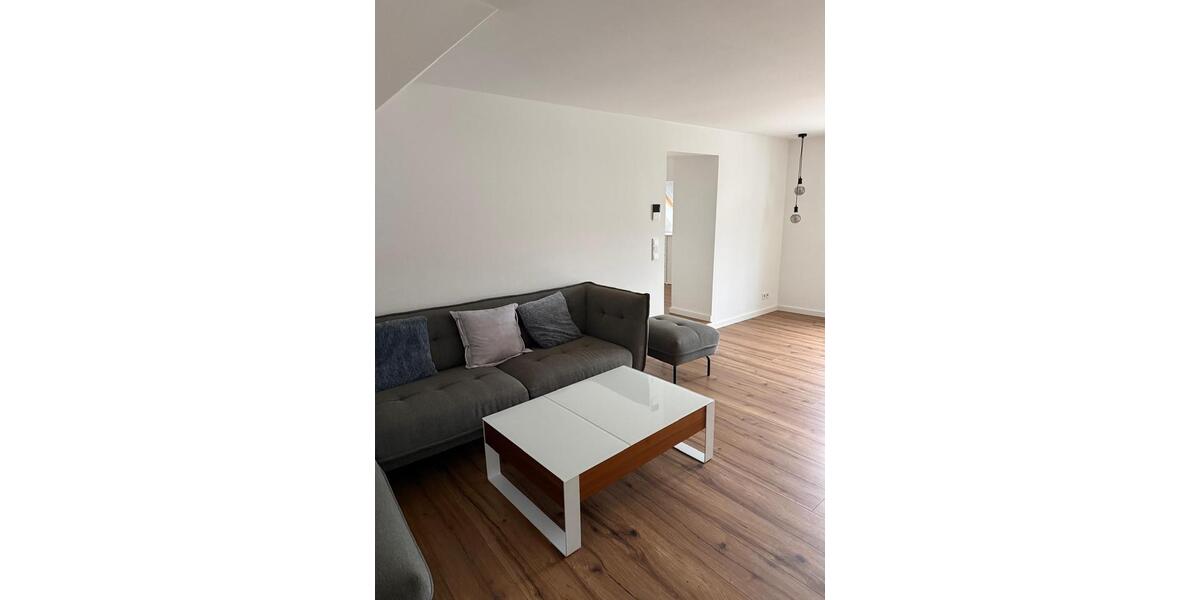 Dachgeschoßwohnung Homburg - 3 Zimmer, 100 m&sup2;, 1.300&euro; | Angebot:24848263