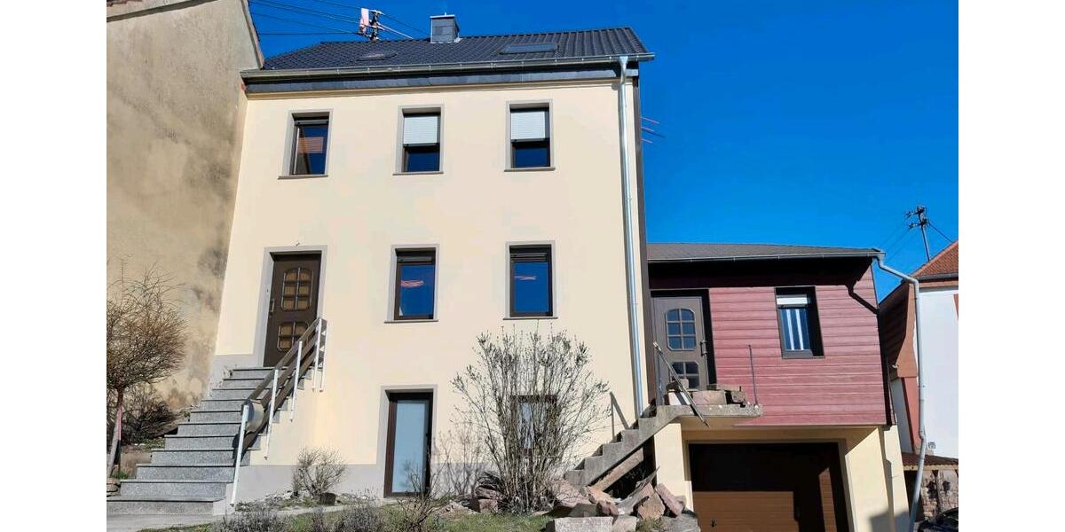 Doppelhaushälfte Illingen - 7 Zimmer, 260 m&sup2;, 320.000&euro; | Angebot:24786582