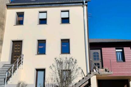 Haus Illingen - 7 Zimmer, 260 m&sup2;, 320.000&euro; | Angebot:24786582