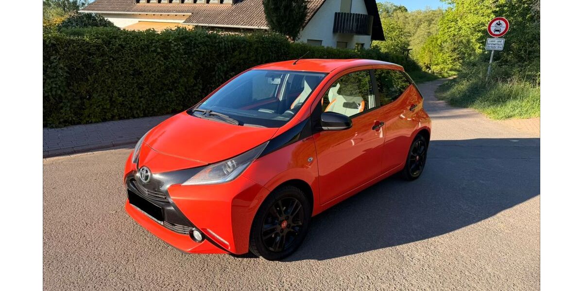 Toyota Aygo (X) 124.469 km 6.500 &euro; Riegelsberg 66292