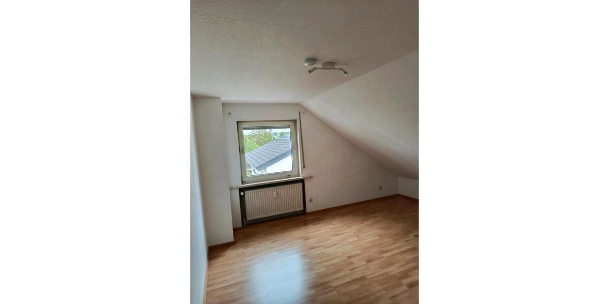 Dachgeschoßwohnung Illingen - 3 Zimmer, 60 m&sup2;, 600&euro; | Angebot:26626529