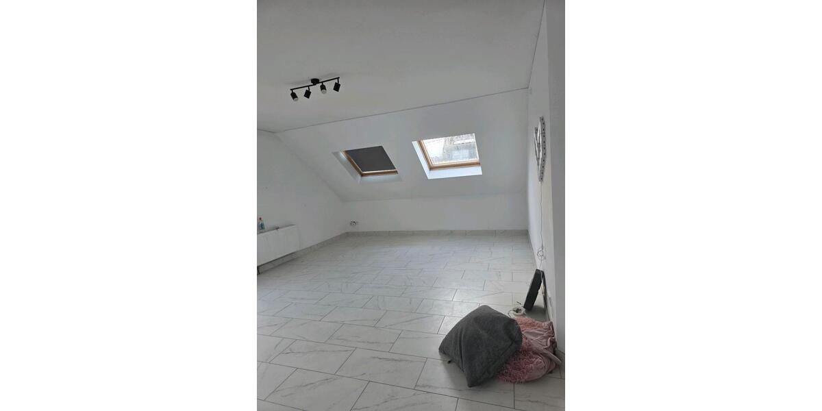 Dachgeschoßwohnung Saarbrücken Bübingen - 3 Zimmer, 90 m&sup2;, 1.000&euro; | Angebot:25907070