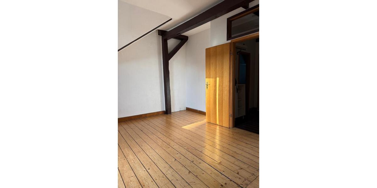 Dachgeschoßwohnung Saarbrücken - 3 Zimmer, 65 m&sup2;, 560&euro; | Angebot:26662956