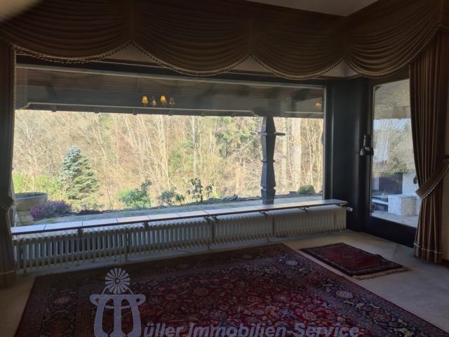 Schöne Landhaus-Villa in unverbaubarer Orts- und Waldrandlage von Homburg - Einfamilienhaus Homburg | Angebot:15024068