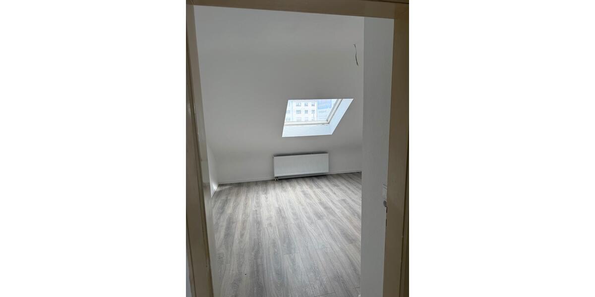 Dachgeschoßwohnung Saarbrücken West - 3 Zimmer, 75 m&sup2;, 800&euro; | Angebot:25636257