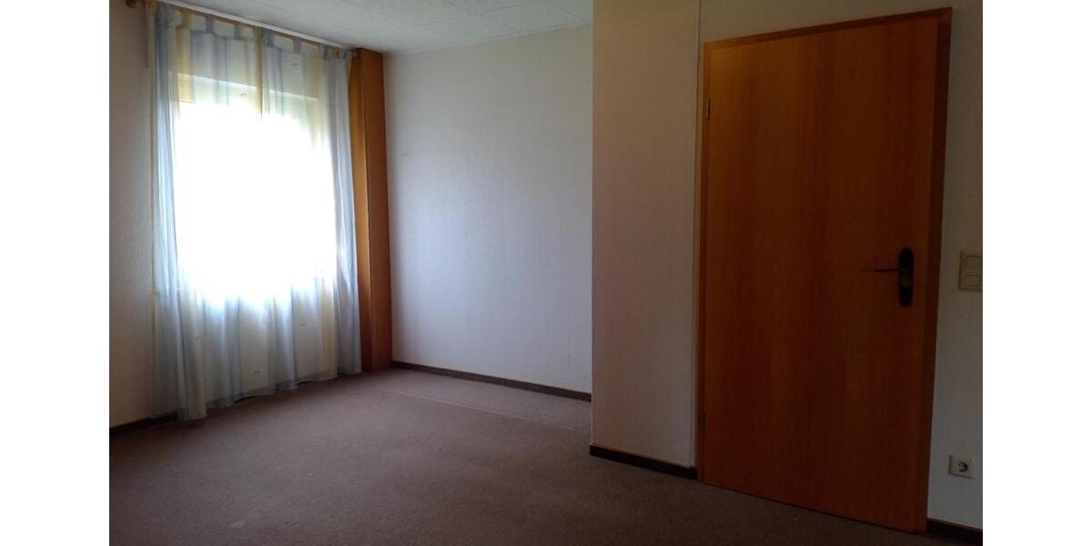 Etagenwohnung Dillingen (Saar) - 7 Zimmer, 135 m&sup2;, 980&euro; | Angebot:25973501