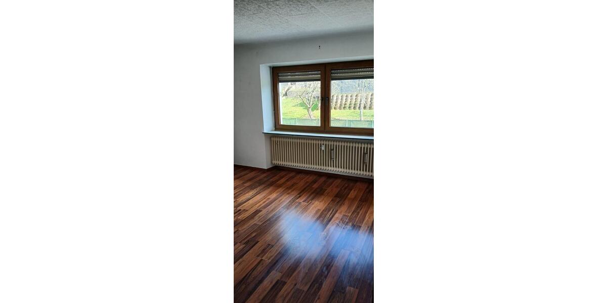 Etagenwohnung Schmelz - 1 Zimmer, 80 m&sup2;, 600&euro; | Angebot:26317309