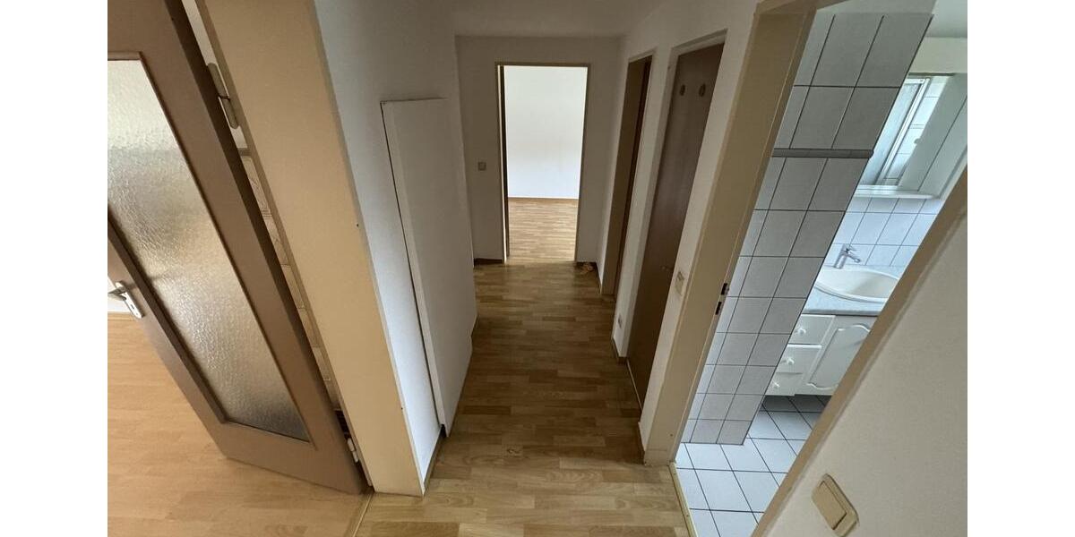 Etagenwohnung Saarbrücken Neue Bremm - 4 Zimmer, 91 m&sup2;, 830&euro; | Angebot:23408608