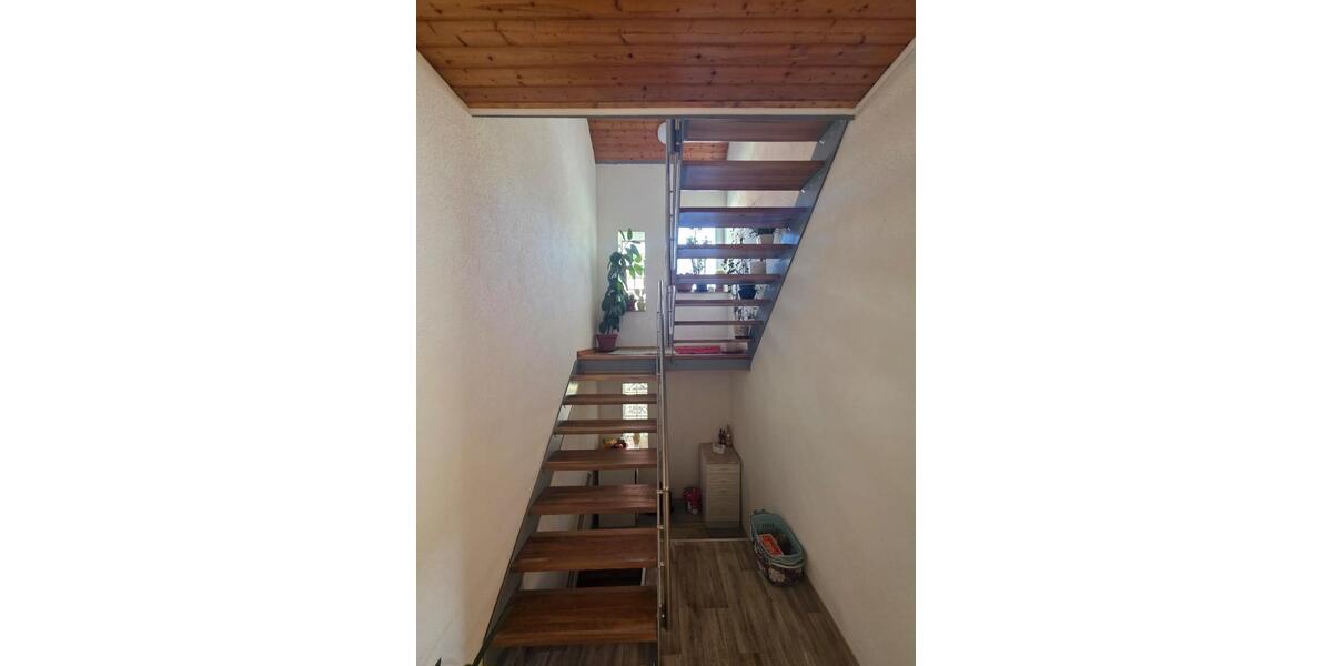 Dachgeschoßwohnung Friedrichsthal - 3 Zimmer, 93 m&sup2;, 1.050&euro; | Angebot:25765547