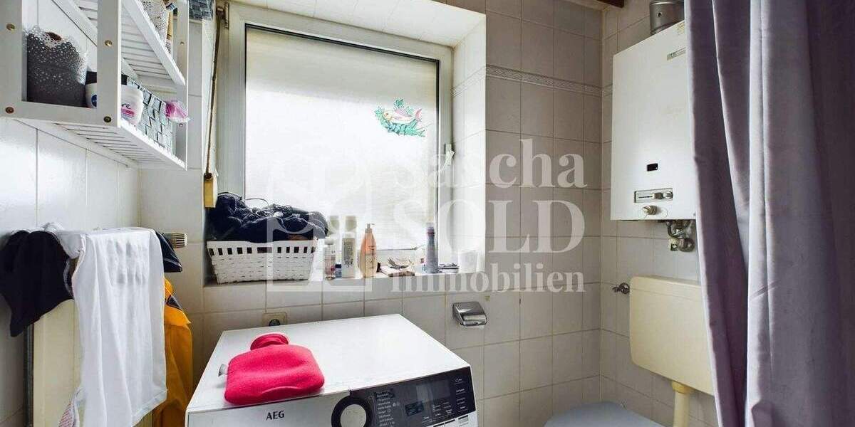 Wohn- und Geschäftshaus in St. Ingbert - für Investoren - mit Wohnung, Gewerbe, Garten und Garagen - Reihenendhaus Sankt Ingbert St. Ingbert | Angebot:23973449