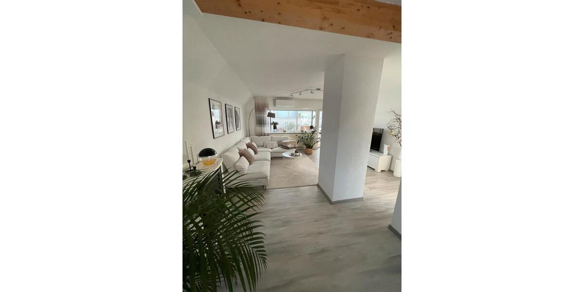 Dachgeschoßwohnung Homburg - 4 Zimmer, 110 m&sup2;, 950&euro; | Angebot:25300674