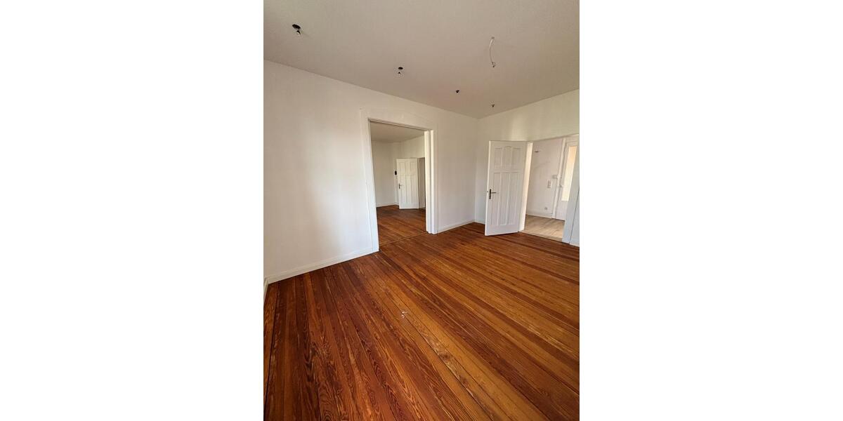 Etagenwohnung Neunkirchen - 5 Zimmer, 132 m&sup2;, 1.100&euro; | Angebot:25476139