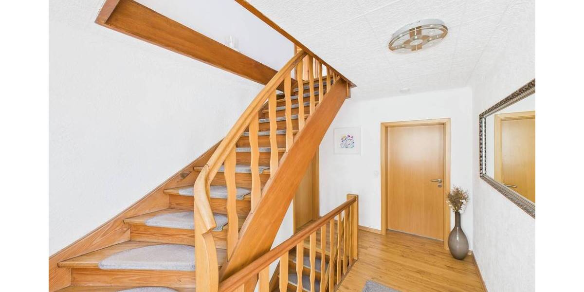 Einfamilienhaus Saarlouis Neuforweiler - 9 Zimmer, 217 m&sup2;, 339.000&euro; | Angebot:25735478