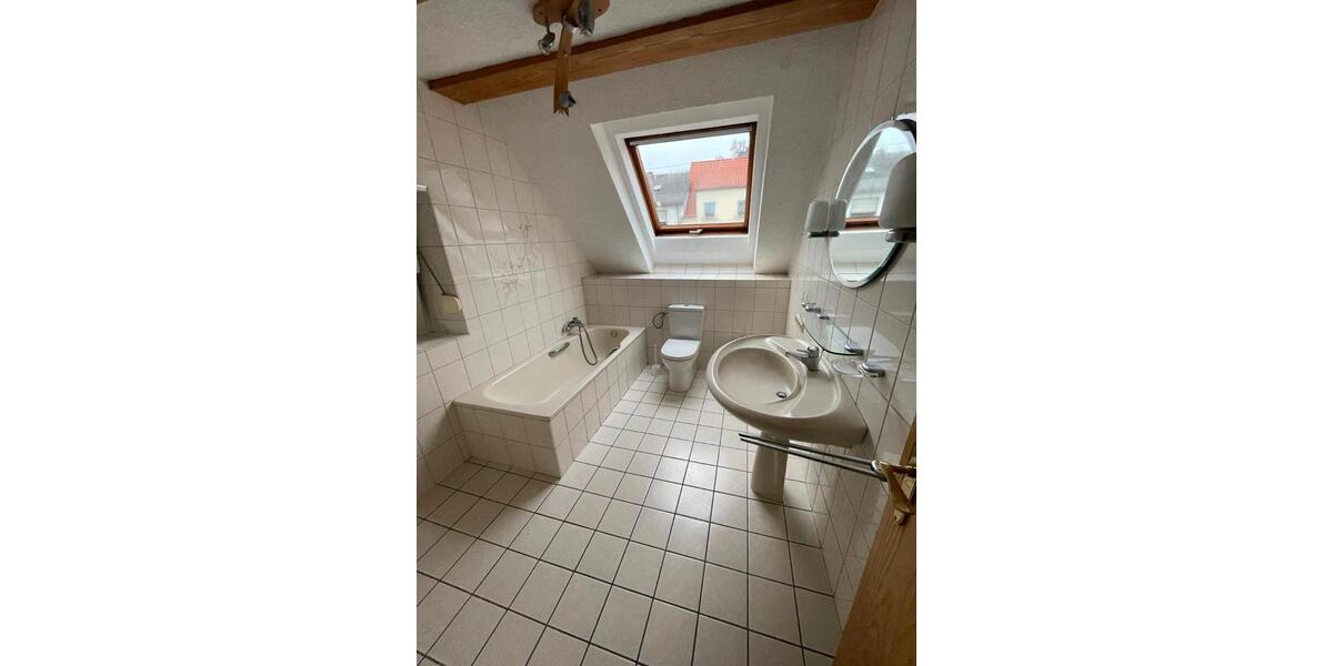 Dachgeschoßwohnung Blieskastel - 4.5 Zimmer, 120 m&sup2;, 800&euro; | Angebot:26665692