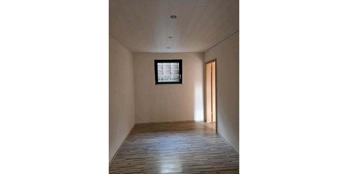 Erdgeschoßwohnung Neunkirchen - 4 Zimmer, 153 m&sup2;, 900&euro; | Angebot:25379472