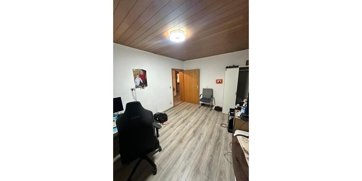 Etagenwohnung Neunkirchen Heinitz - 4 Zimmer, 118 m&sup2;, 600&euro; | Angebot:25787256