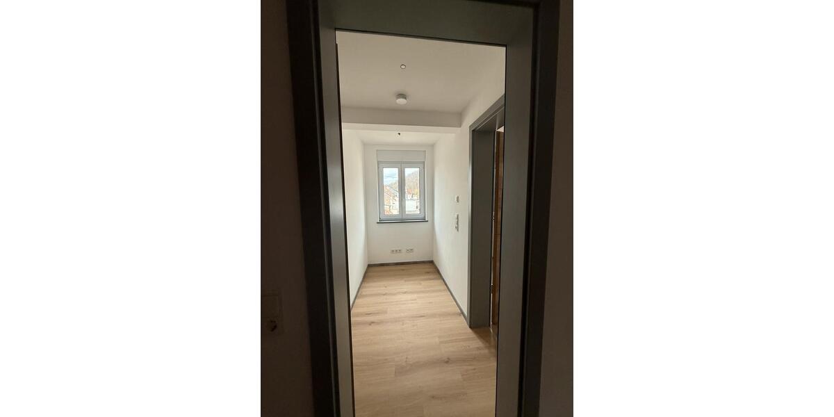 Etagenwohnung Saarbrücken Brebach-Fechingen - 2 Zimmer, 85 m&sup2;, 1.200&euro; | Angebot:25853637