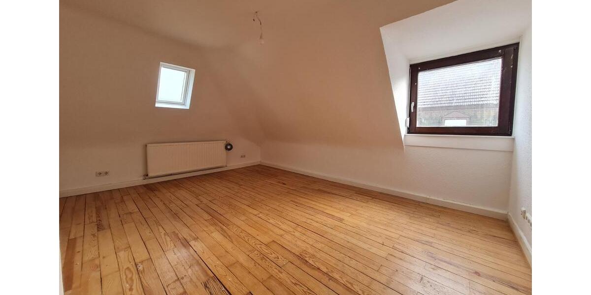 Dachgeschoßwohnung Saarbrücken West - 4 Zimmer, 100 m&sup2;, 850&euro; | Angebot:25378186