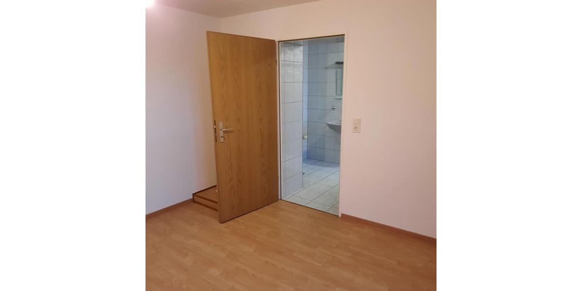 Dachgeschoßwohnung Neunkirchen Heinitz - 3 Zimmer, 85 m&sup2;, 480&euro; | Angebot:25888025