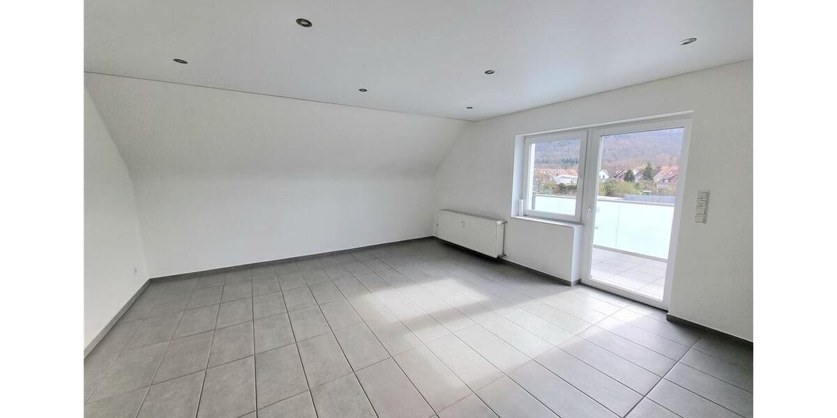 Dachgeschoßwohnung Sankt Ingbert - 3 Zimmer, 72 m&sup2;, 800&euro; | Angebot:25755078