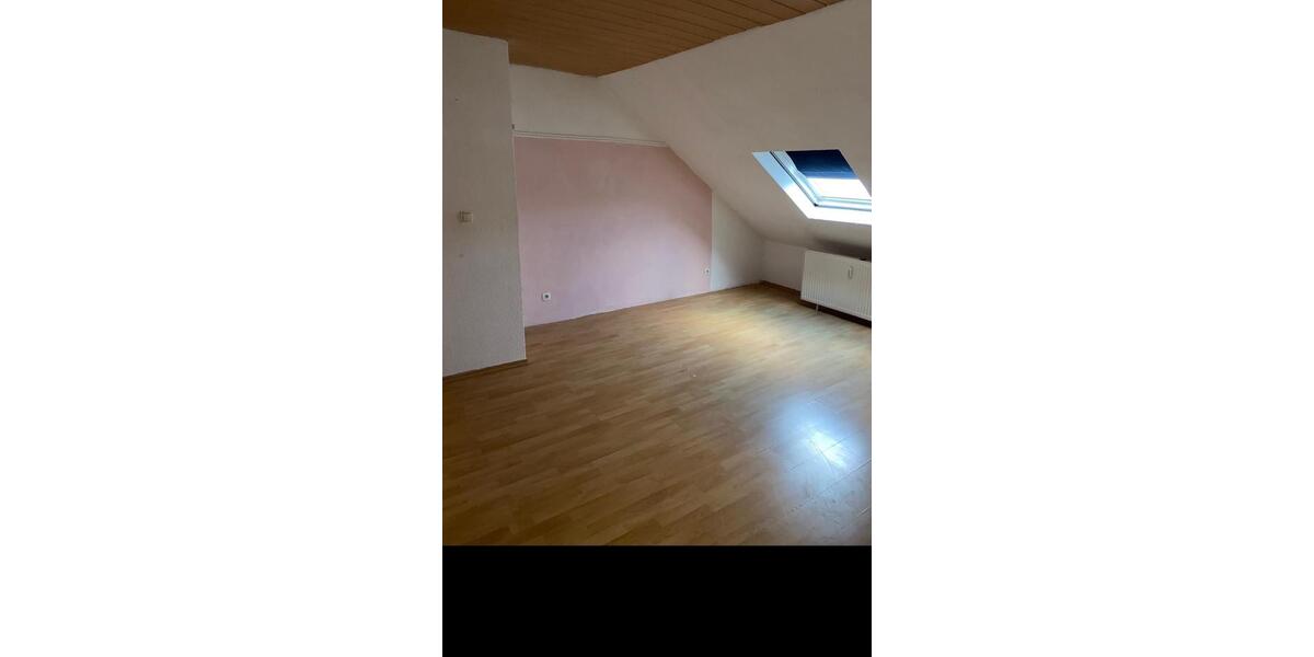 Dachgeschoßwohnung Quierschied - 1 Zimmer, 120 m&sup2;, 480&euro; | Angebot:25795235