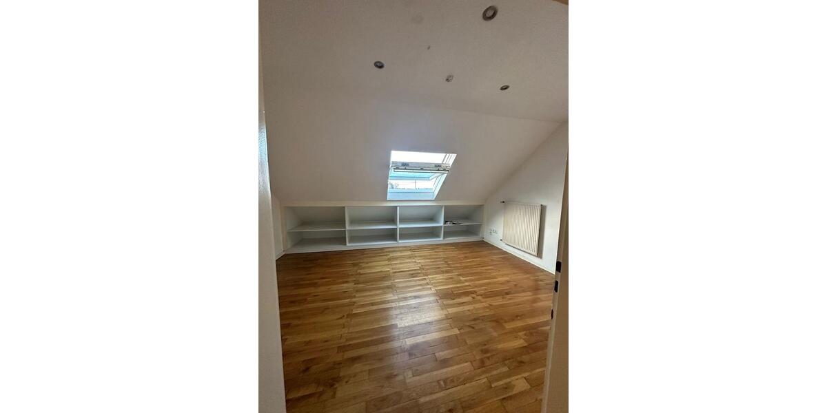 Dachgeschoßwohnung Saarbrücken West - 3 Zimmer, 68 m&sup2;, 550&euro; | Angebot:24995929