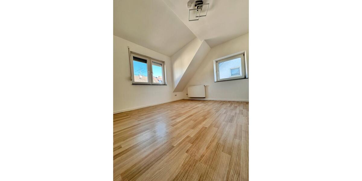 Dachgeschoßwohnung Dillingen (Saar) - 2 Zimmer, 20 m&sup2;, 390&euro; | Angebot:25539832