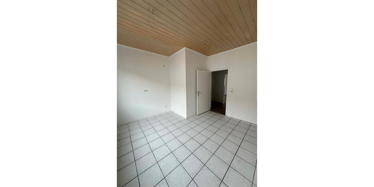 Etagenwohnung Saarbrücken Neue Bremm - 3 Zimmer, 75 m&sup2;, 600&euro; | Angebot:26662954