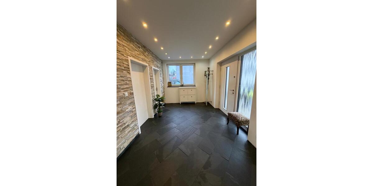 Doppelhaushälfte Eppelborn - 6 Zimmer, 230 m&sup2;, 1.700&euro; | Angebot:25397379