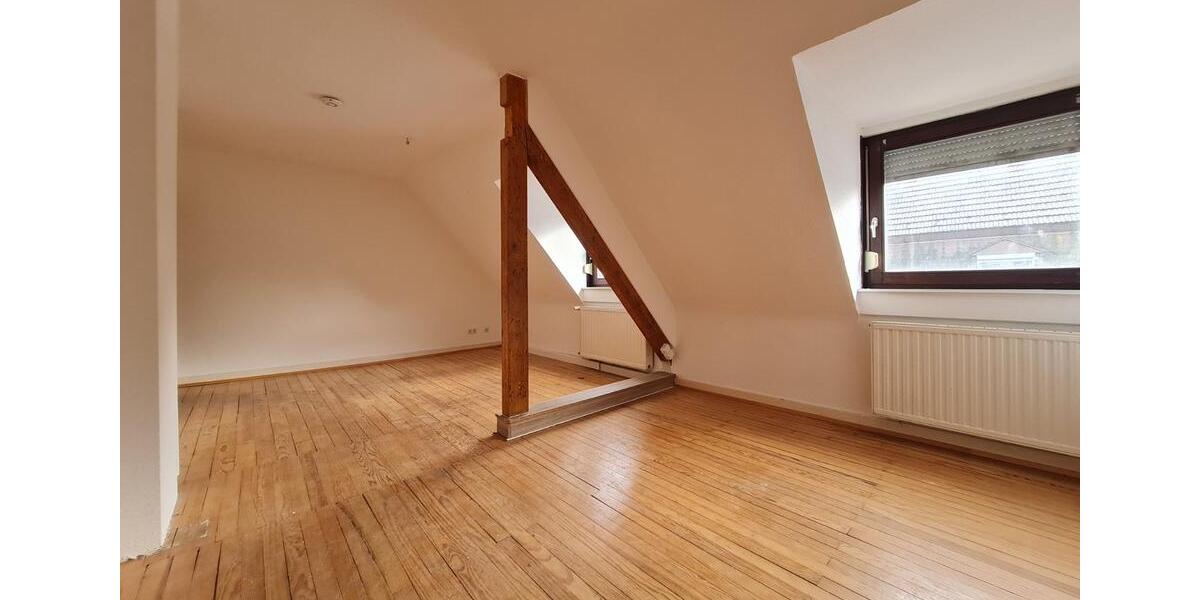 Dachgeschoßwohnung Saarbrücken West - 4 Zimmer, 100 m&sup2;, 850&euro; | Angebot:25378186