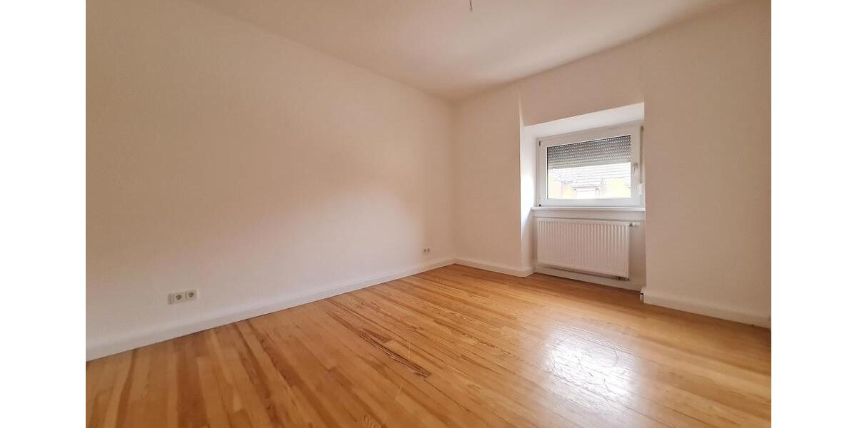 Etagenwohnung Saarbrücken West - 5 Zimmer, 100 m&sup2;, 850&euro; | Angebot:26182664