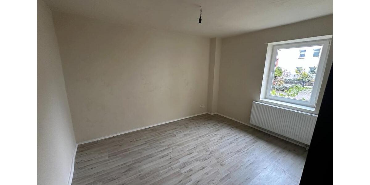 Doppelhaushälfte Saarbrücken - 7 Zimmer, 130 m&sup2;, 990&euro; | Angebot:25417070