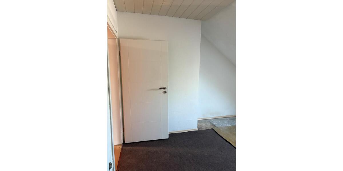 Dachgeschoßwohnung Quierschied - 1 Zimmer, 120 m&sup2;, 480&euro; | Angebot:26480101