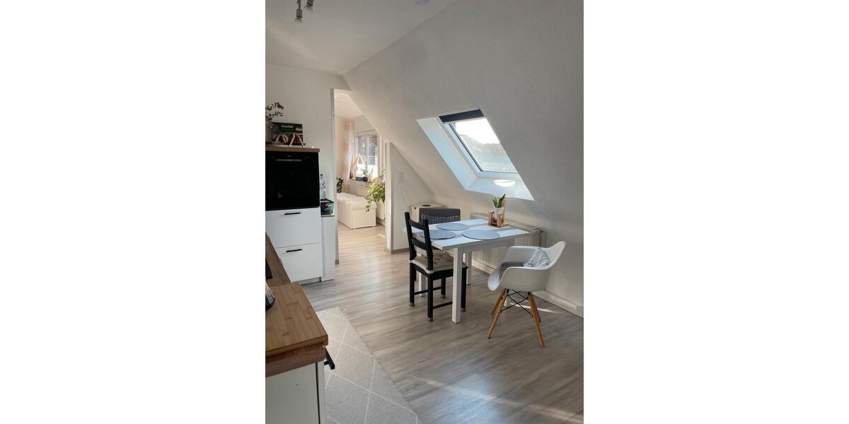 Dachgeschoßwohnung Homburg - 4 Zimmer, 110 m&sup2;, 950&euro; | Angebot:25300674