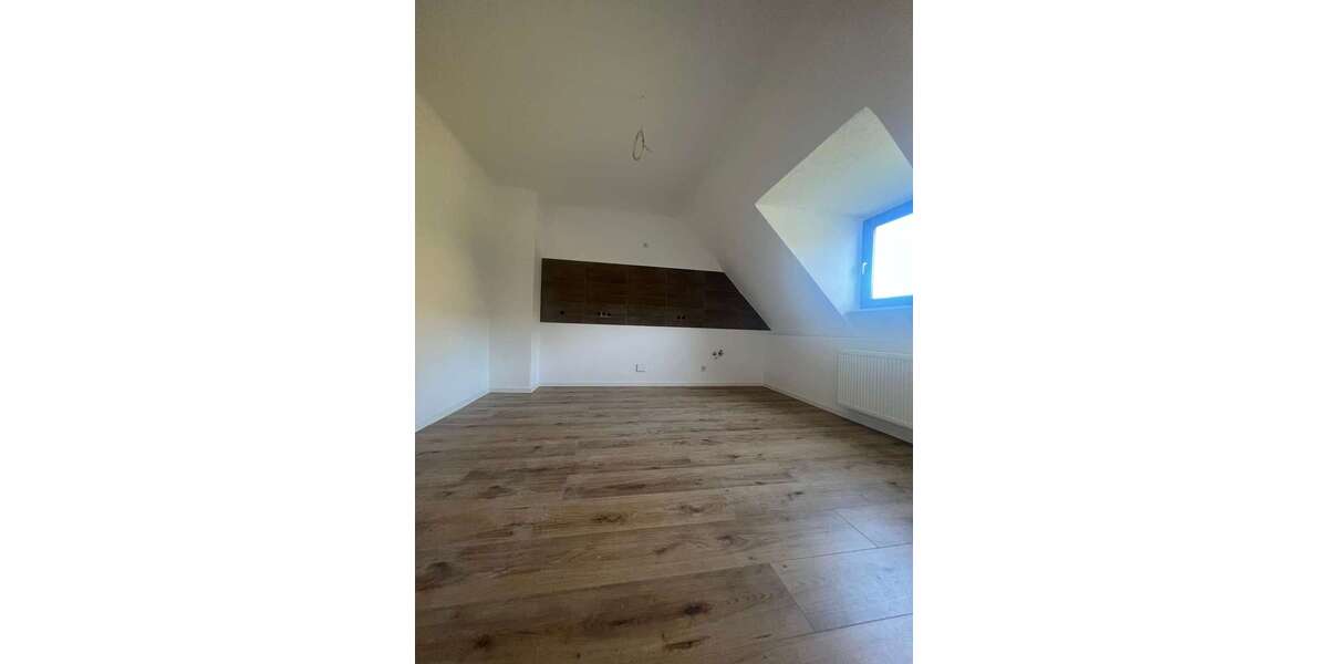 Sanierte und gepflegte 3ZKB Dachgeschosswohnung in St. Ingbert-Rentrisch - Dachgeschoßwohnung Sankt Ingbert | Angebot:27312578