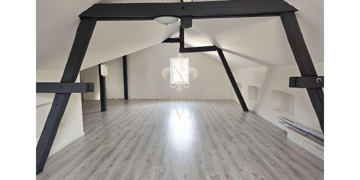 Etagenwohnung Saarbrücken Dudweiler - 5 Zimmer, 227 m&sup2;, 1.300&euro; | Angebot:25054278