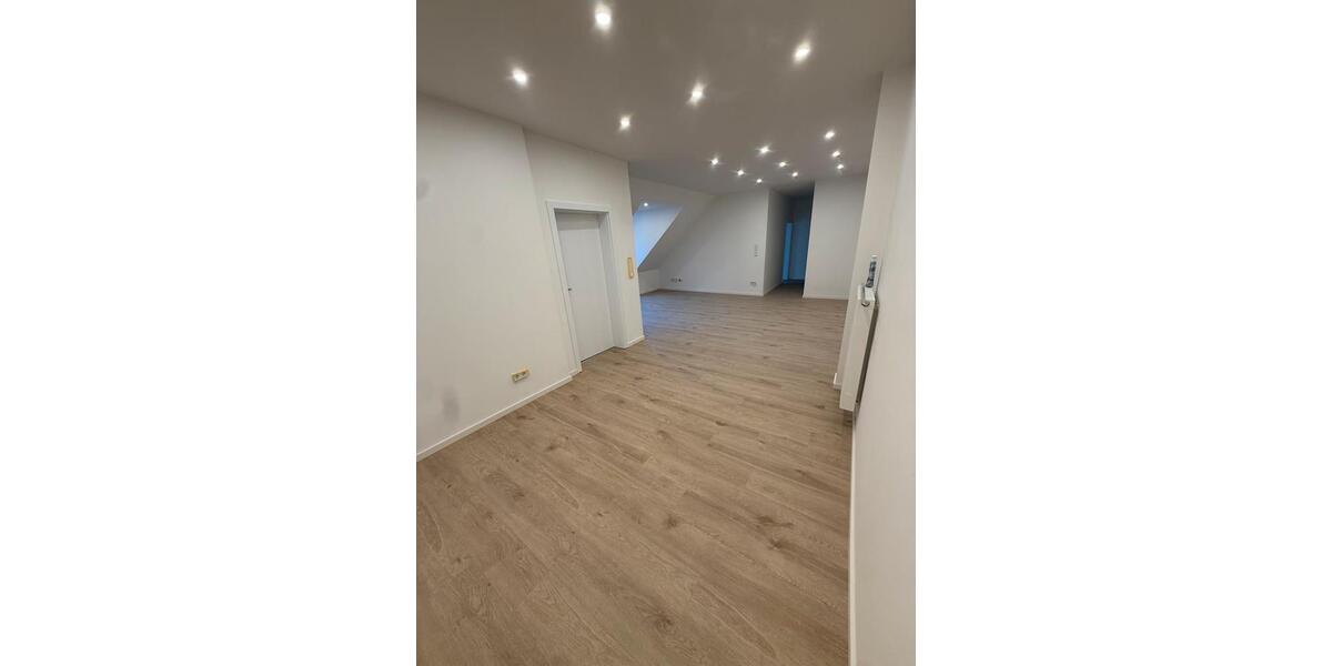 Dachgeschoßwohnung Saarbrücken Eschberg - 2 Zimmer, 60 m&sup2;, 690&euro; | Angebot:26625499