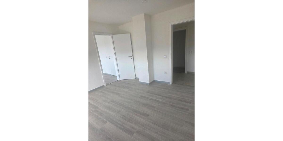 Dachgeschoßwohnung Saarbrücken West - 4 Zimmer, 105 m&sup2;, 700&euro; | Angebot:26681399